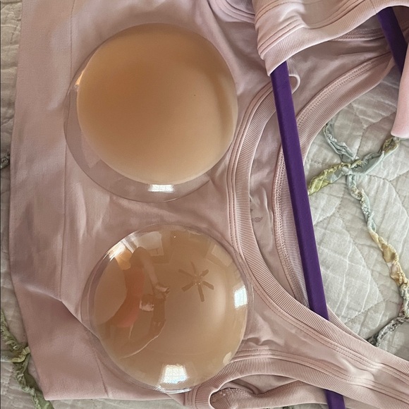 Cake Women's Soft Pink Sports Bra - Picture 4 of 4